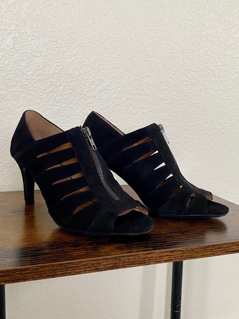 Aerosoles Heel Rest Black "Lambada" Faux Suede Cage-Style Peep Toe Shooties 8.5